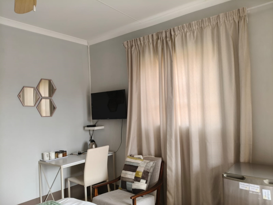 8 Bedroom Property for Sale in Monakato North West